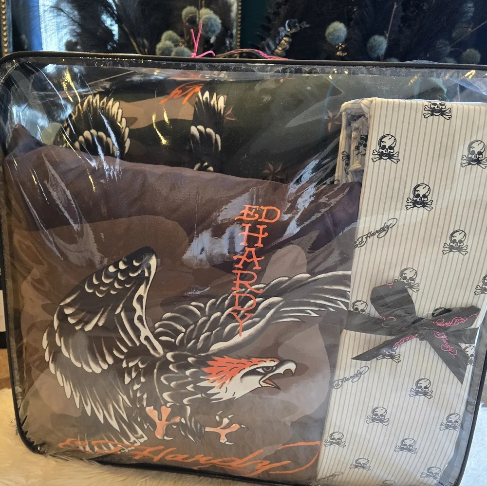 Ed Hardy Queen reversible 8piece Bedding set new